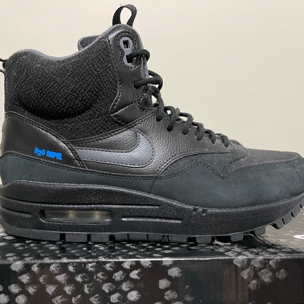 Nike Air Max 1 Mid Sneakerboot Black Women’s Size 6.5  (685267–001 )